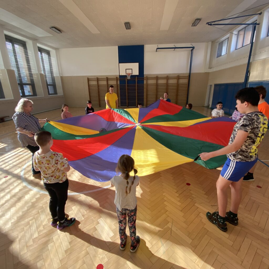 Družina v tělocvičně