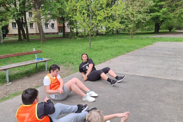 Tělocvik na workoutu