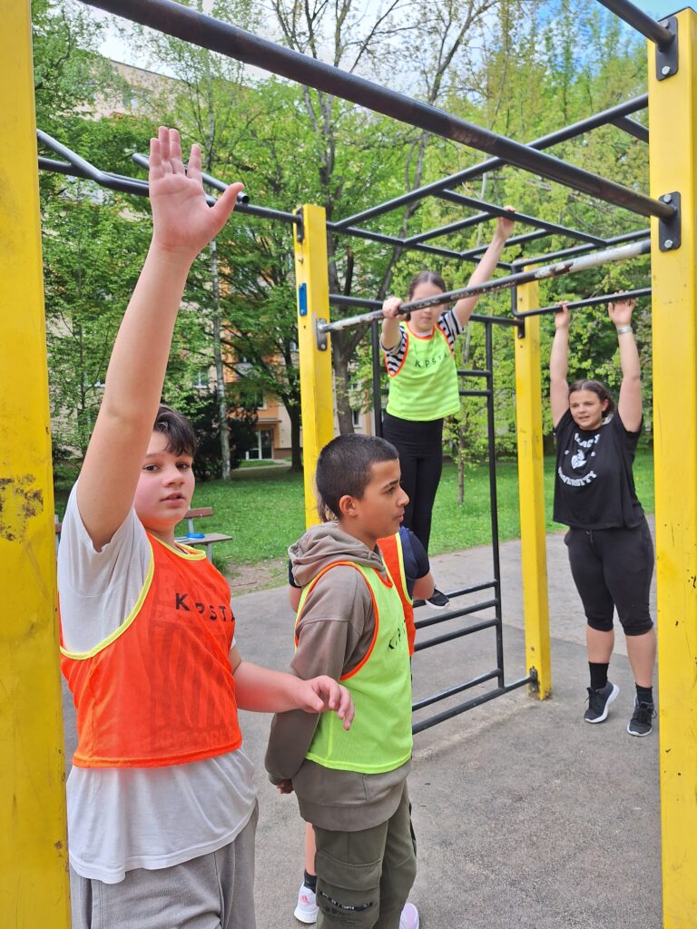 Tělocvik na workoutu