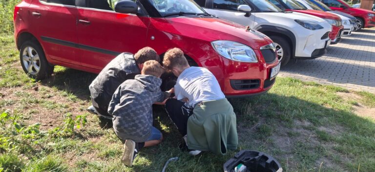 6.A mění paní asistentce kolo