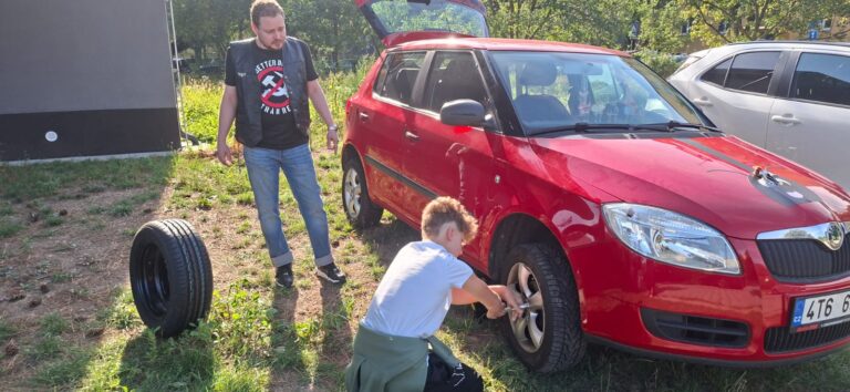 6.A mění paní asistentce kolo